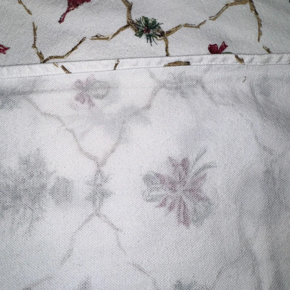 Christmas Tablecloth 58x108 Cream Cardinal Wreath Stocking Holiday Jacquard